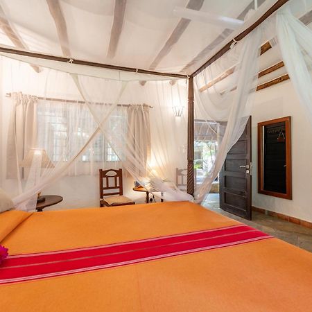 Diani Marine Divers Village Playa de Diani Exterior foto