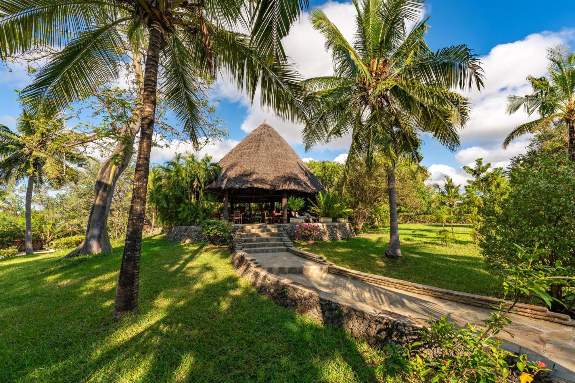 Diani Marine Divers Village Playa de Diani Exterior foto