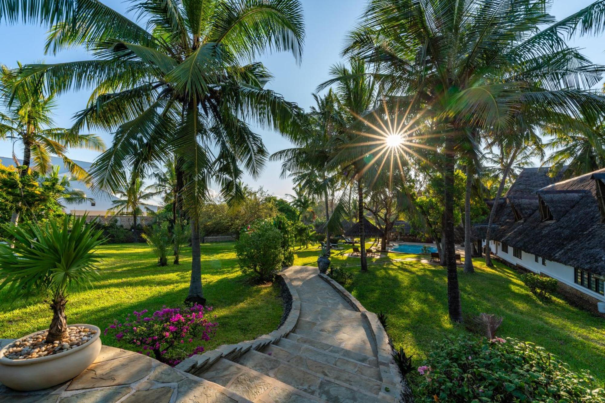 Diani Marine Divers Village Playa de Diani Exterior foto