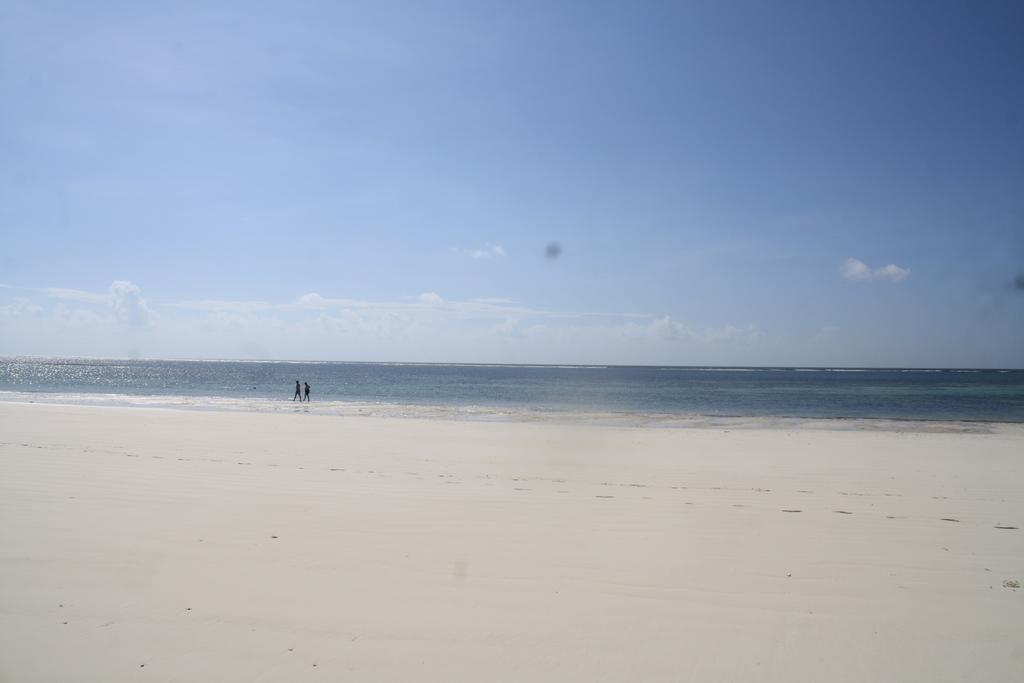 Diani Marine Divers Village Playa de Diani Exterior foto